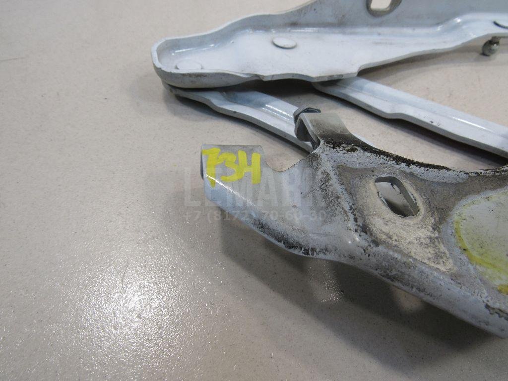 Петля капота левая