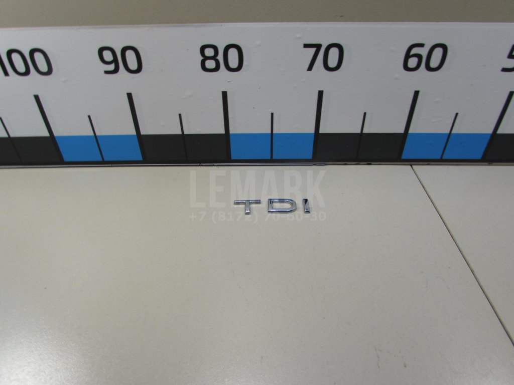 Эмблема на крышку багажника