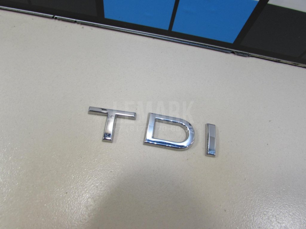 Эмблема на крышку багажника