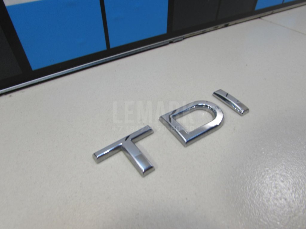 Эмблема на крышку багажника