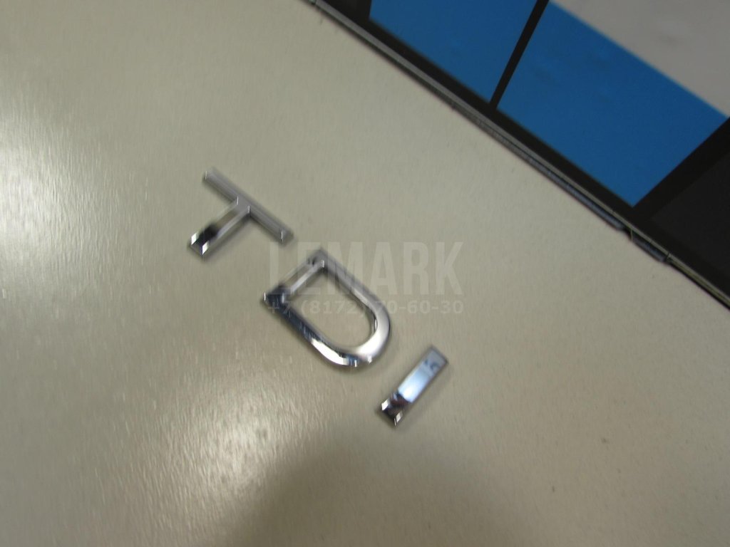 Эмблема на крышку багажника