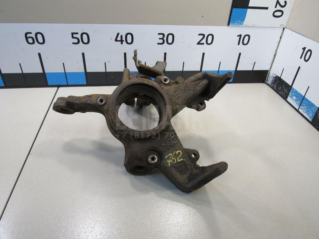 Кулак поворотный передний правый