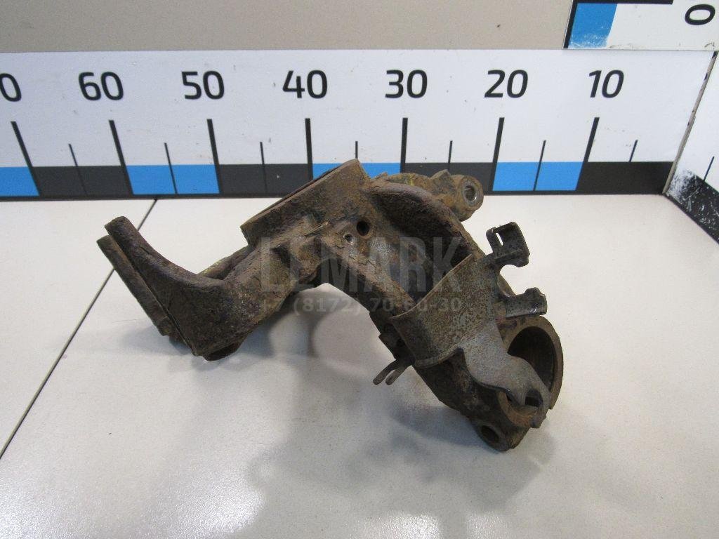 Кулак поворотный передний правый