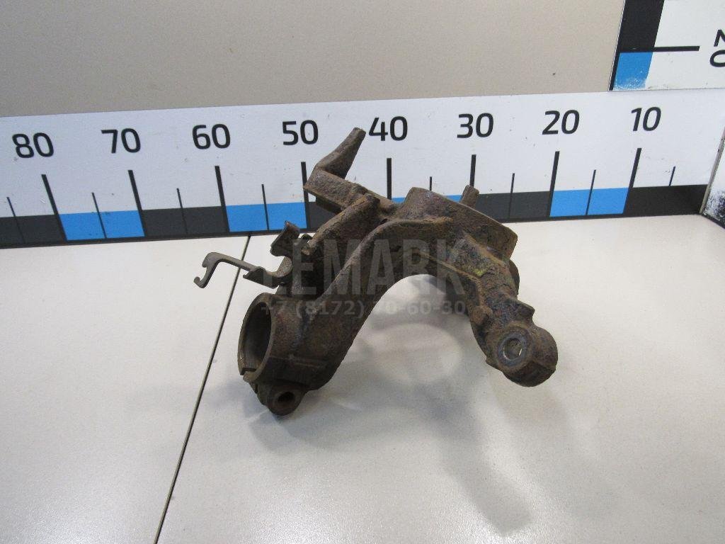 Кулак поворотный передний правый