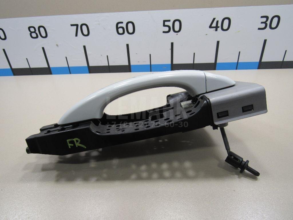 Ручка двери передней наружная правая