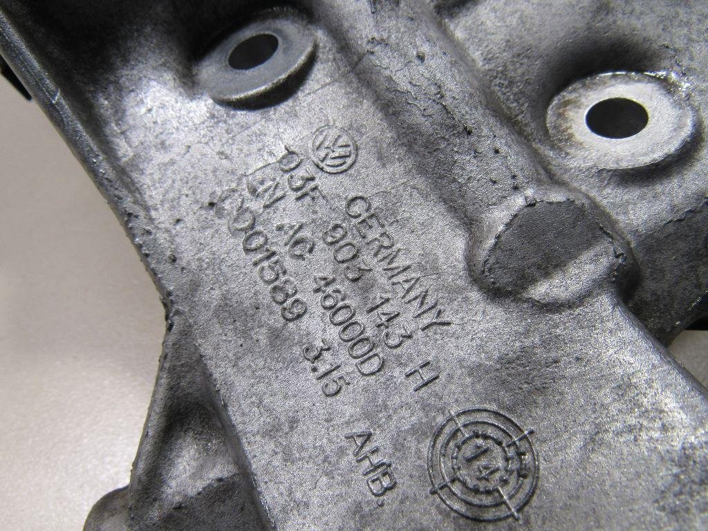 Кронштейн масляного фильтра