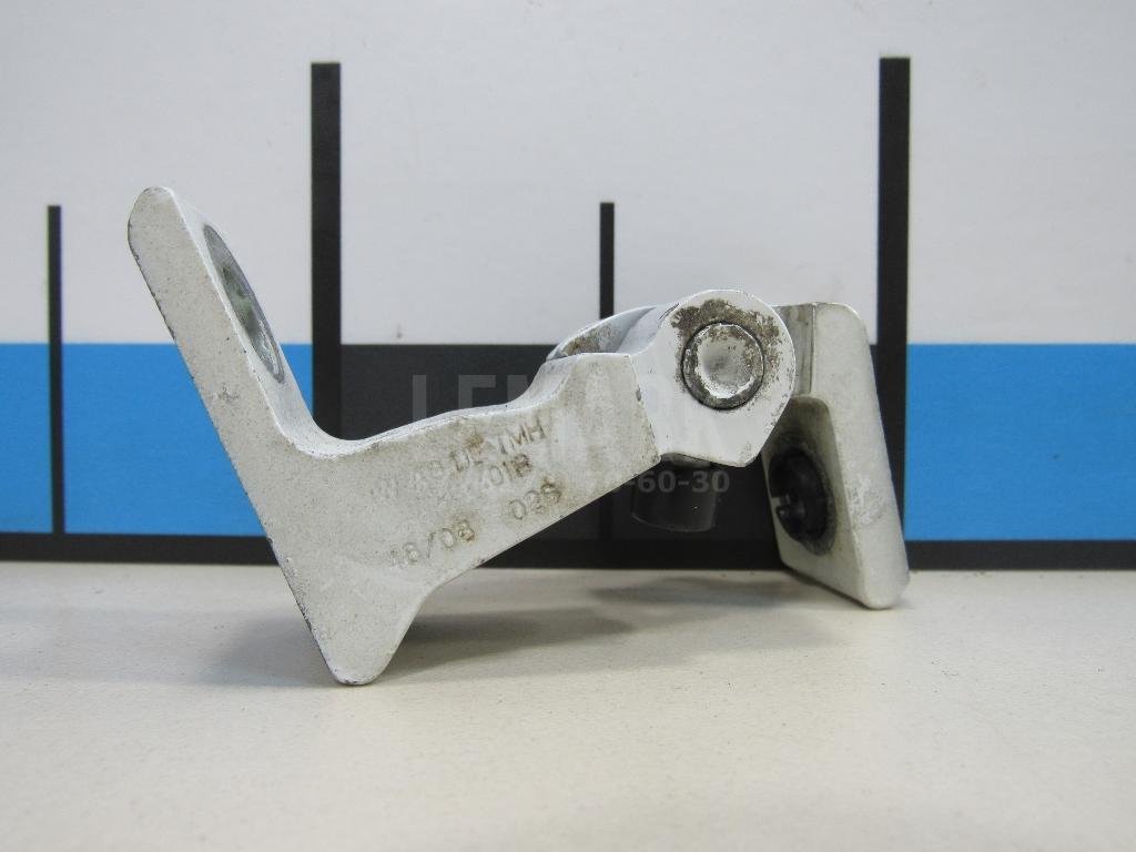 Петля двери