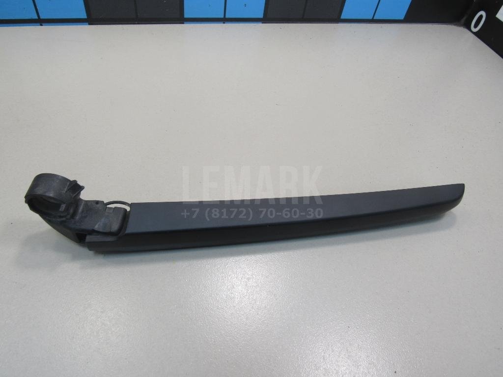 Поводок стеклоочистителя заднего