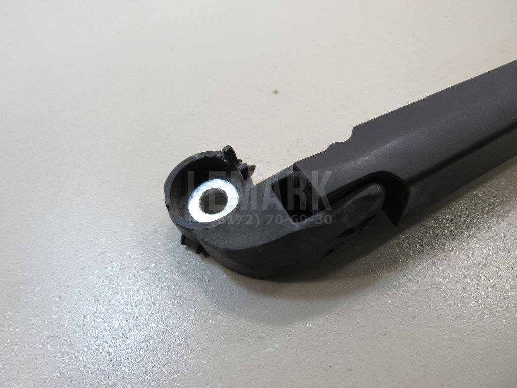 Поводок стеклоочистителя заднего