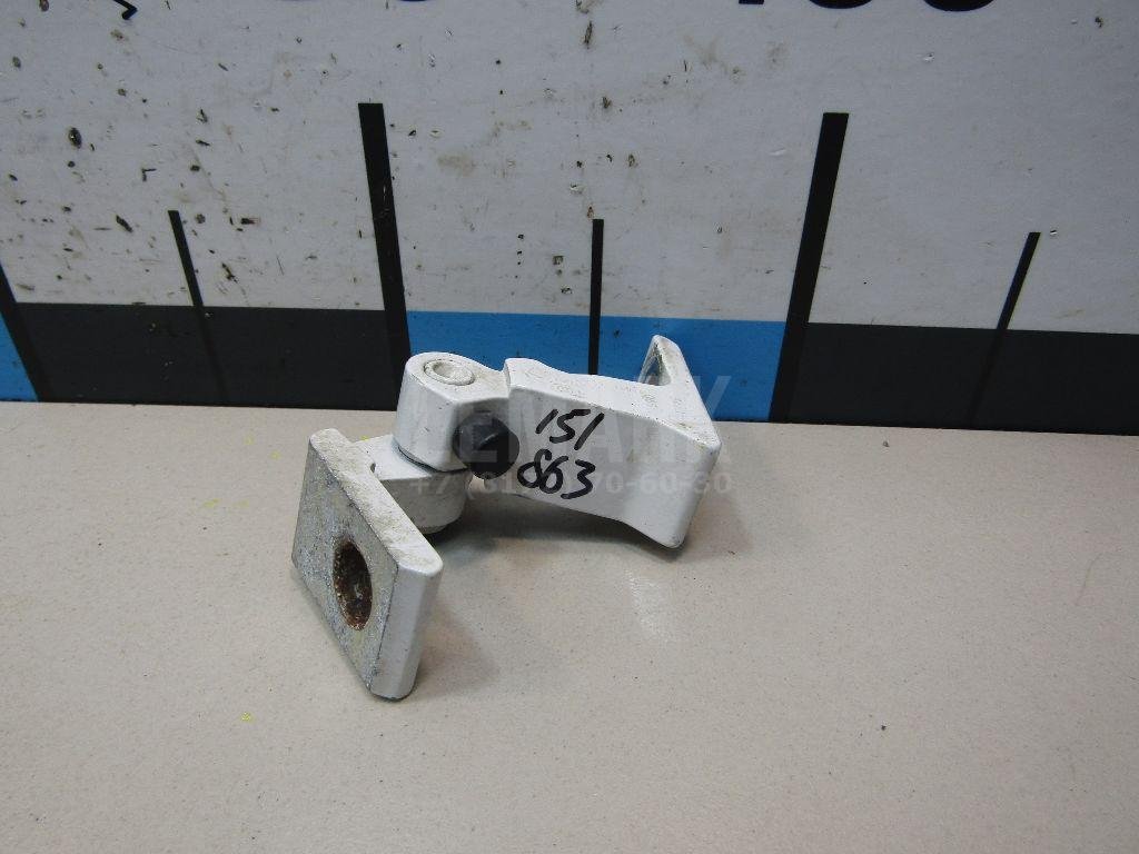 Петля двери