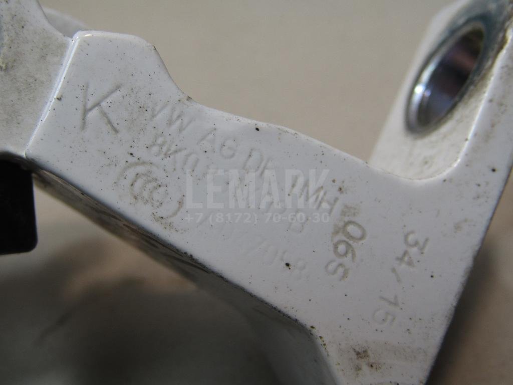 Петля двери