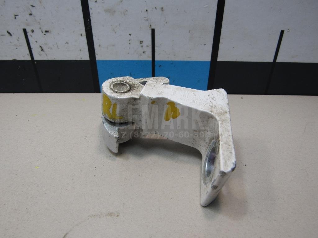 Петля двери