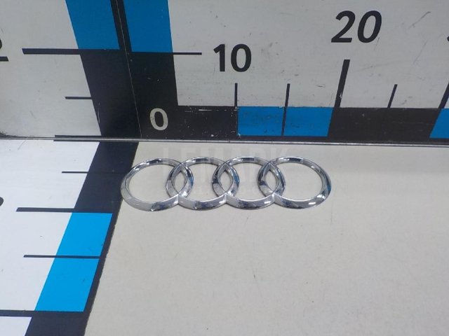 Эмблема на крышку багажника