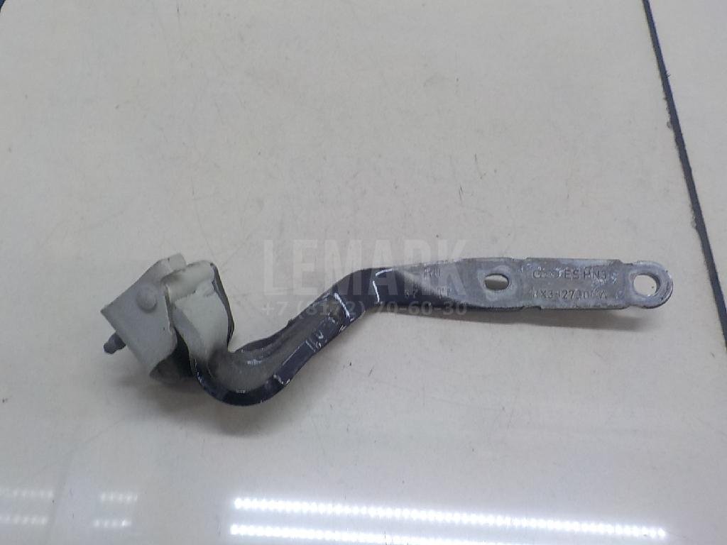 Петля двери багажника