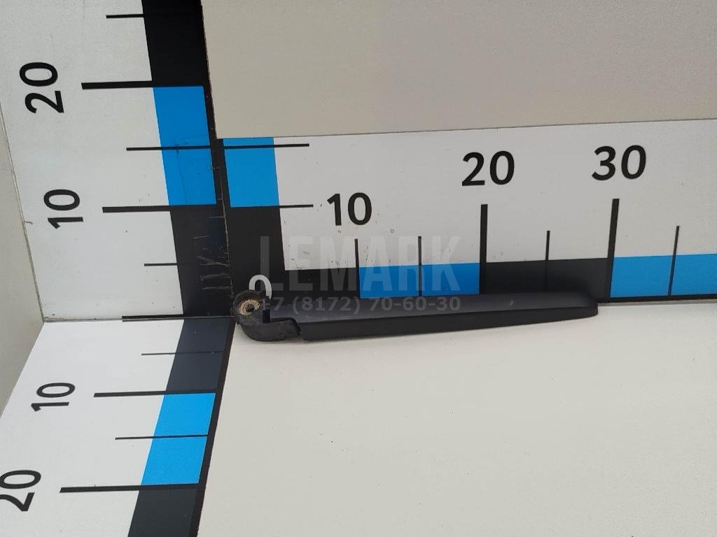 Поводок стеклоочистителя заднего