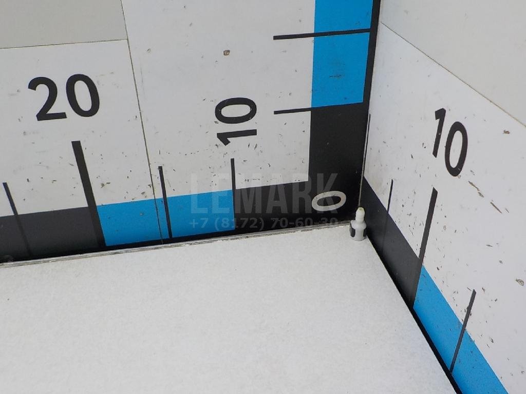 Штуцер трубки омывателя