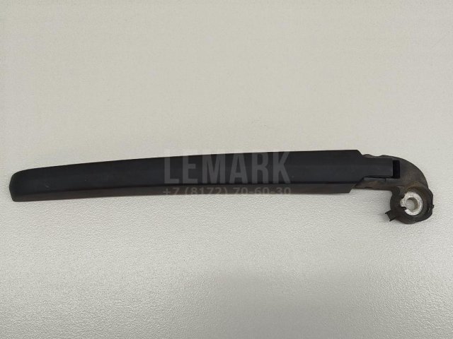 Поводок стеклоочистителя заднего