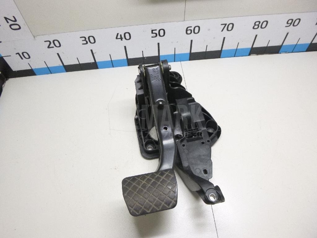 Педаль тормоза