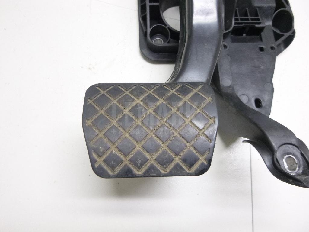 Педаль тормоза