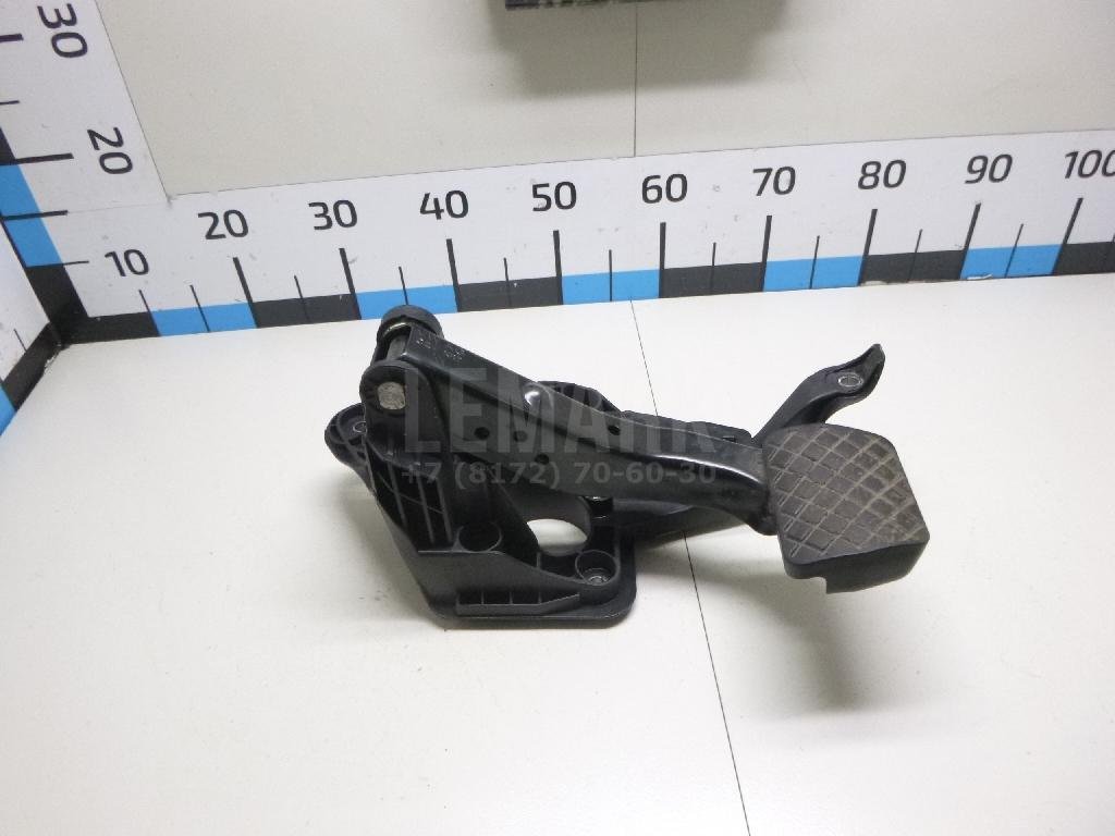 Педаль тормоза