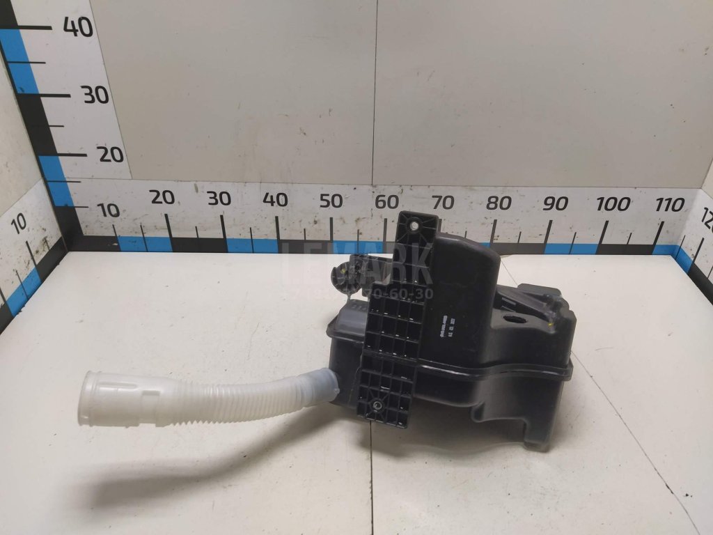 Бачок омывателя лобового стекла