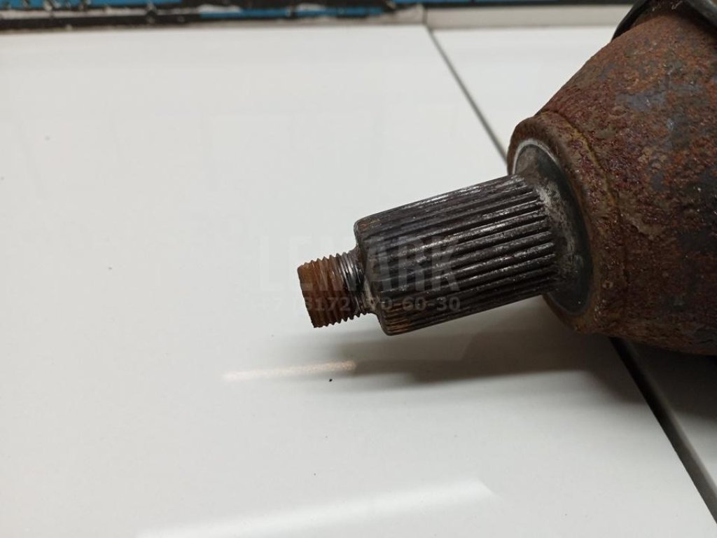 Полуось передняя правая