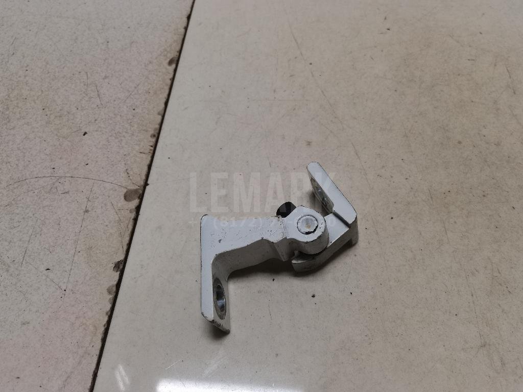 Петля двери