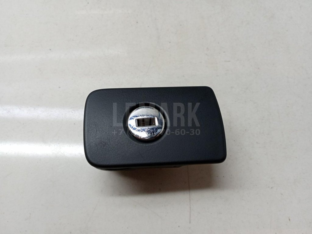 Вставка замка бардачка