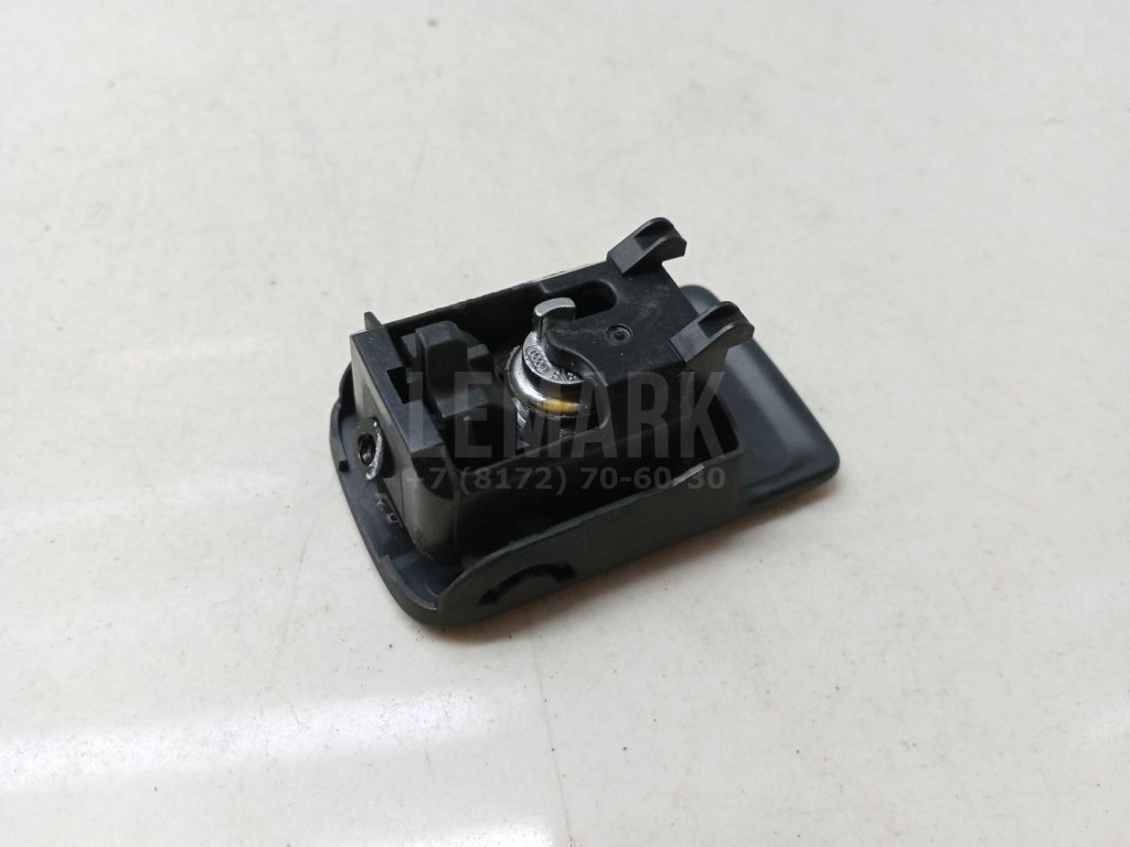 Вставка замка бардачка