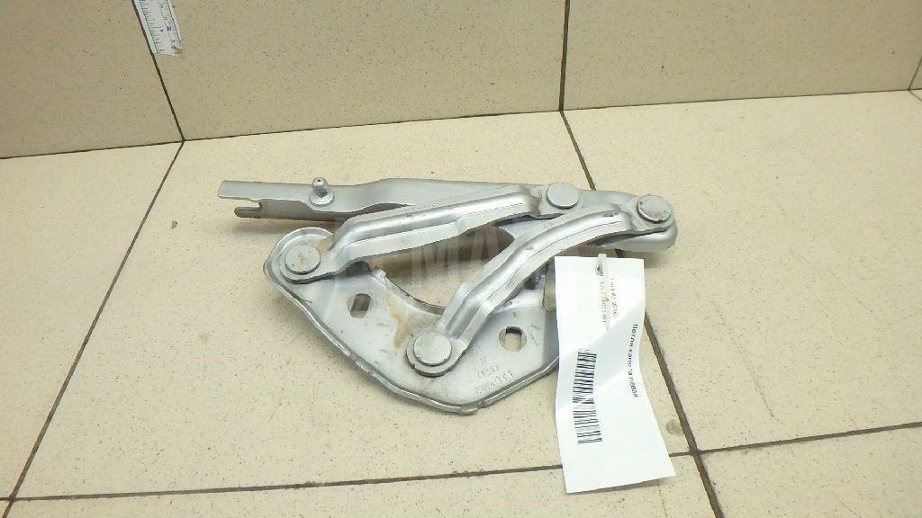 Петля капота левая