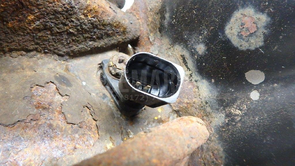 Кулак поворотный передний правый