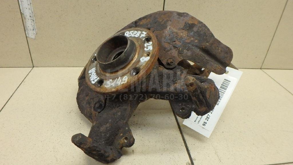 Кулак поворотный передний правый