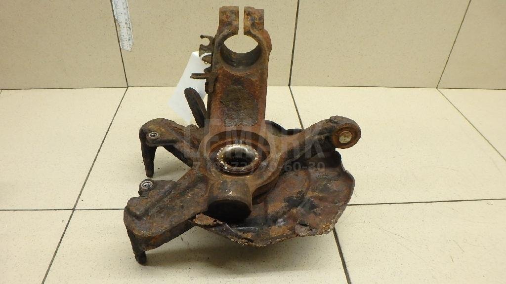 Кулак поворотный передний правый