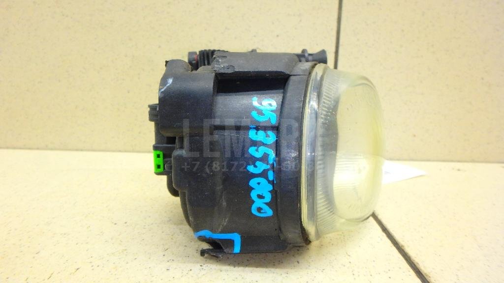 Фара противотуманная левая