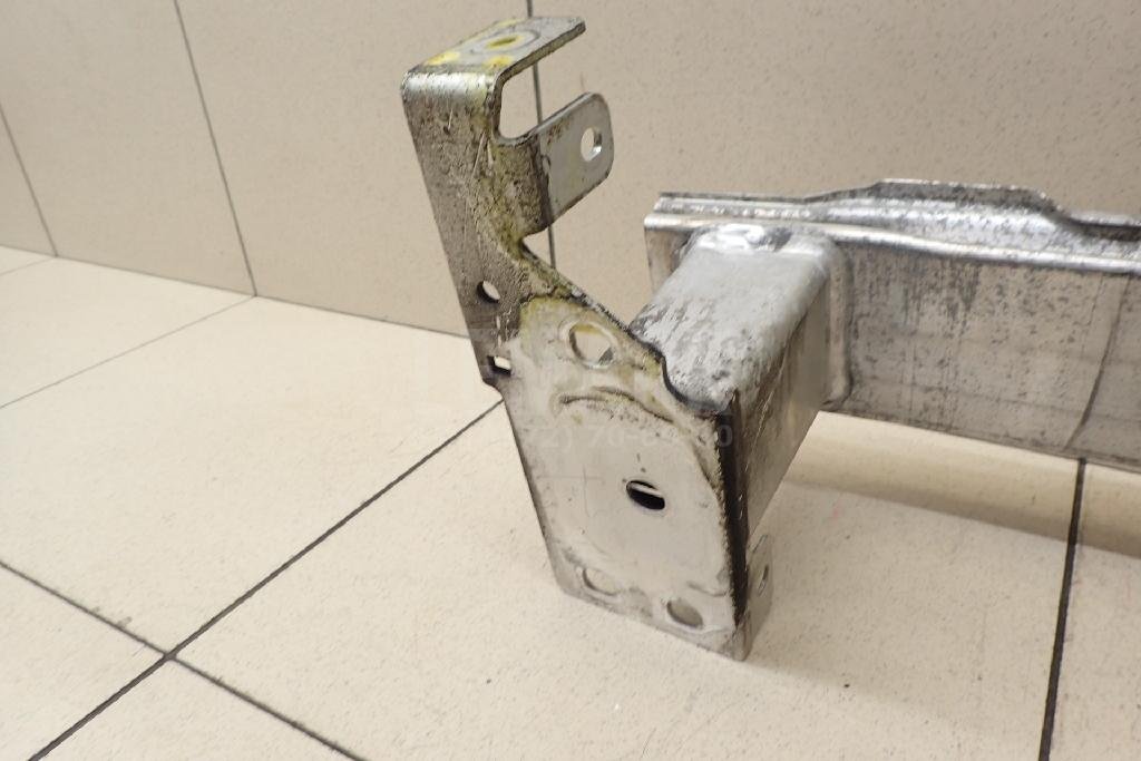 Усилитель переднего бампера