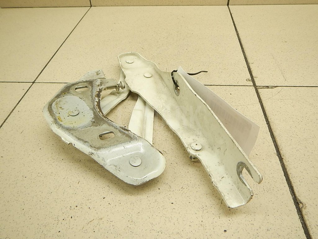 Петля капота левая