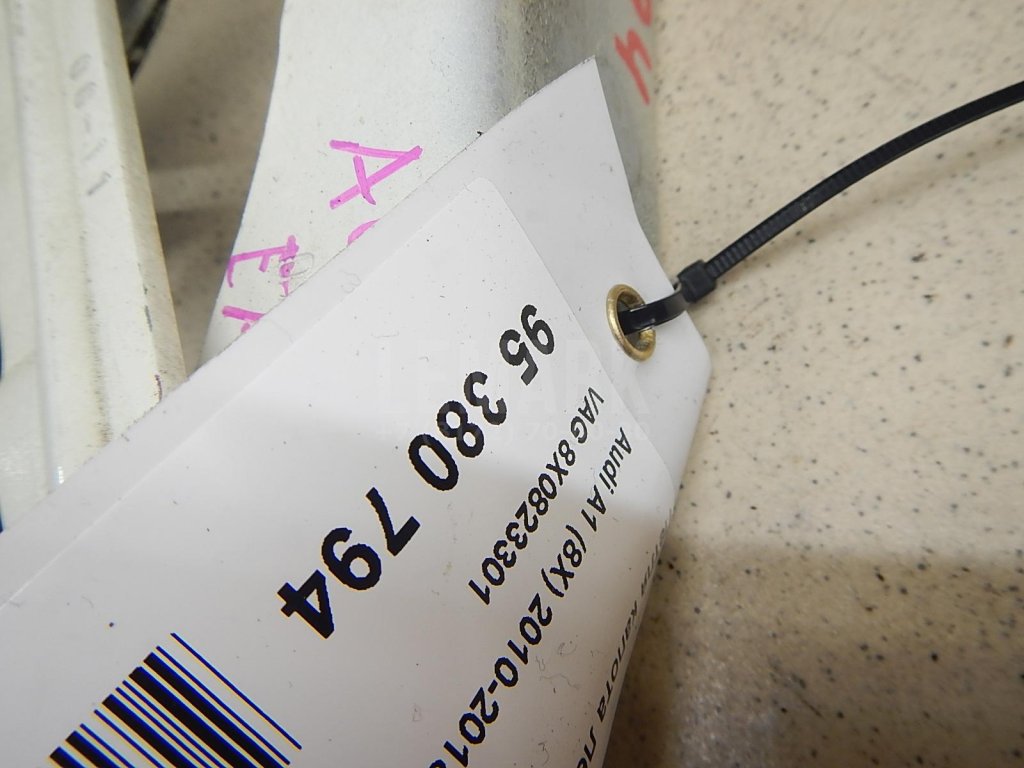 Петля капота левая