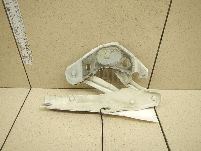 Петля капота левая