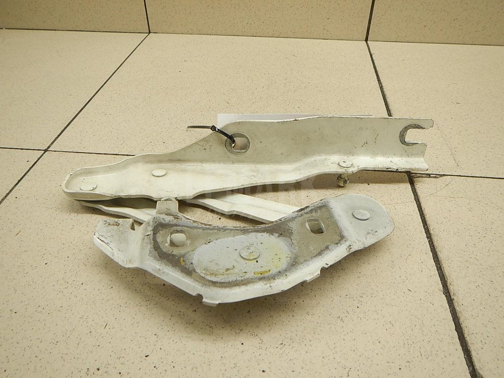 Петля капота левая