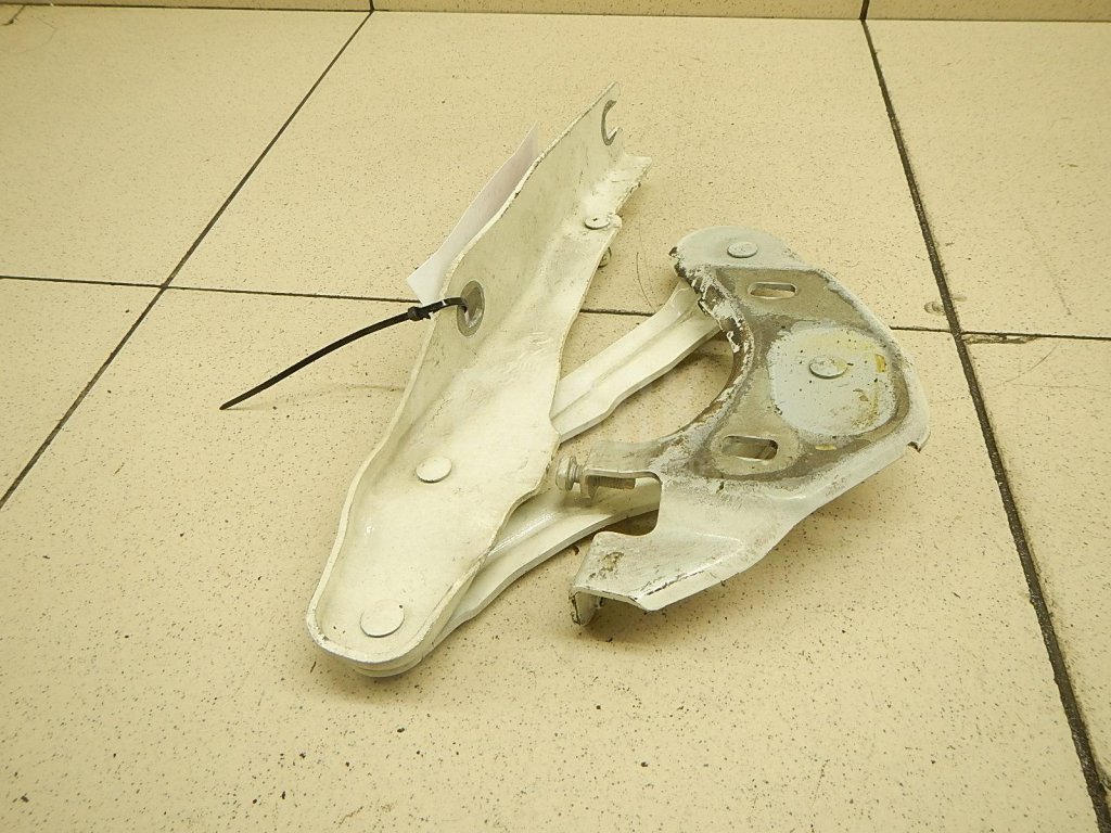 Петля капота левая