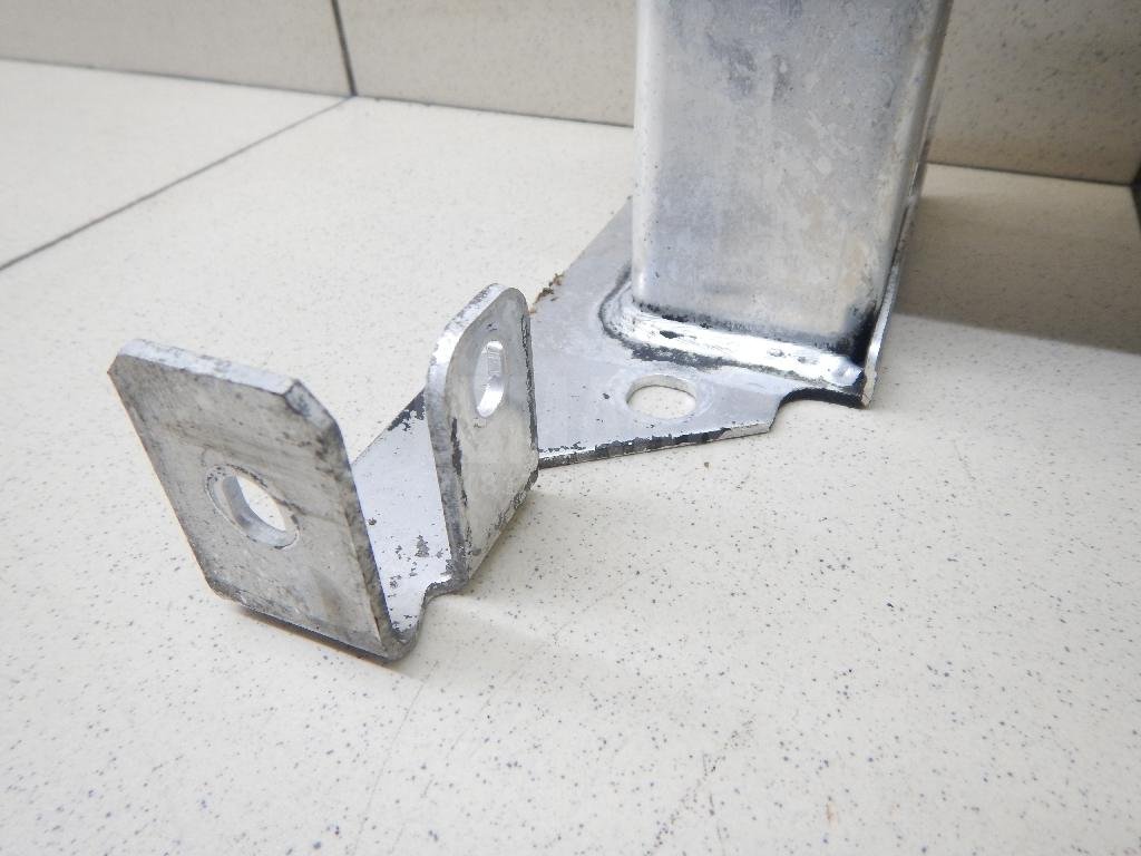 Усилитель переднего бампера