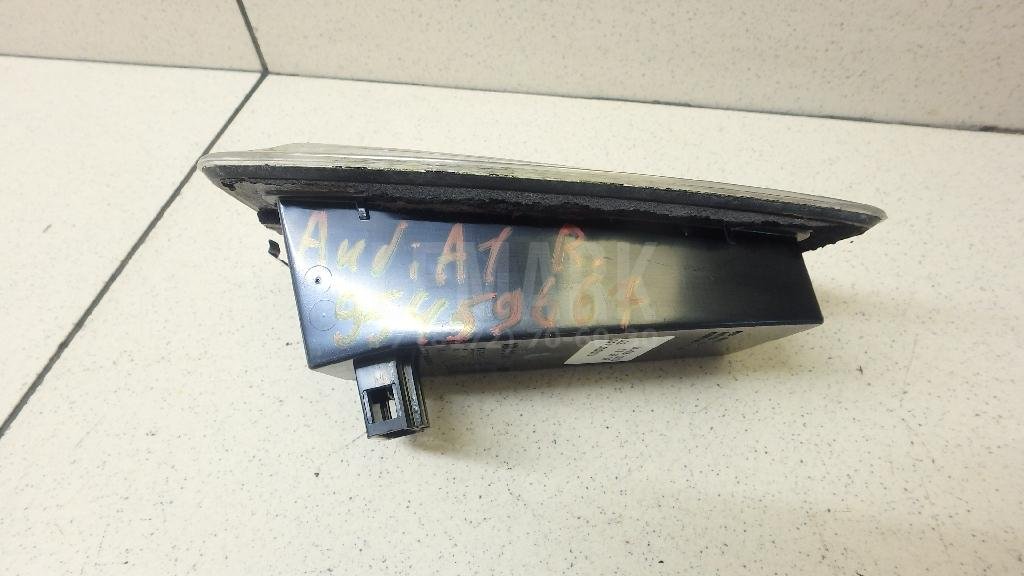 Фонарь задний внутренний правый