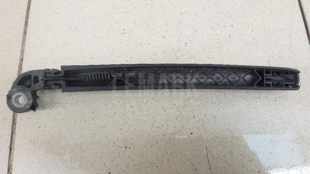 Поводок стеклоочистителя заднего