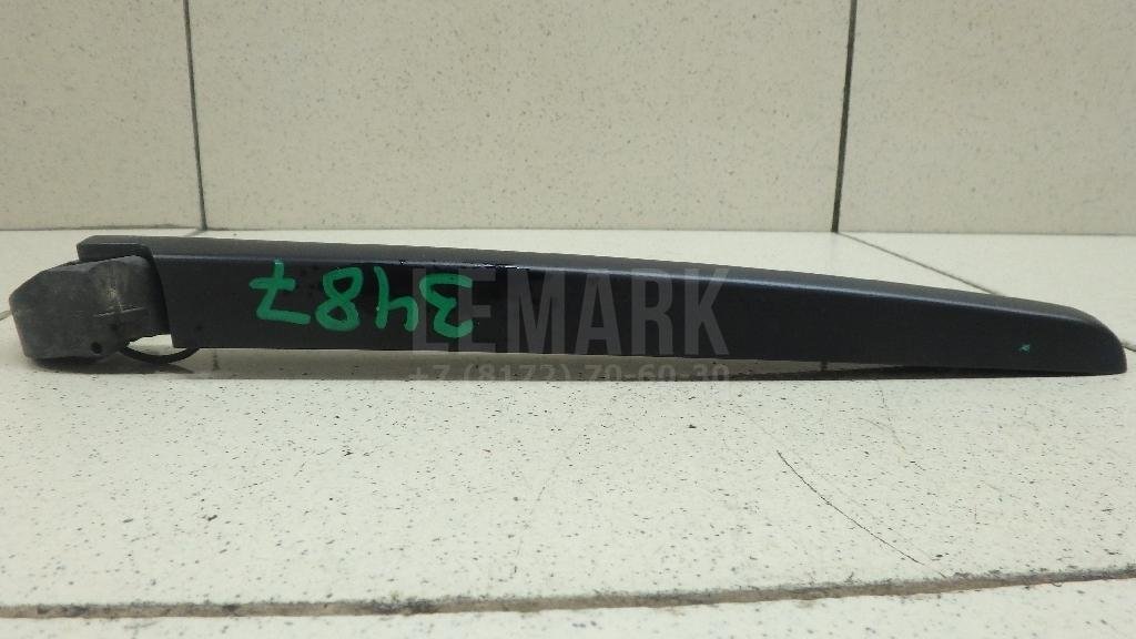 Поводок стеклоочистителя заднего