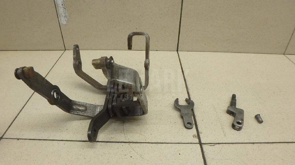 Вилка включения передачи