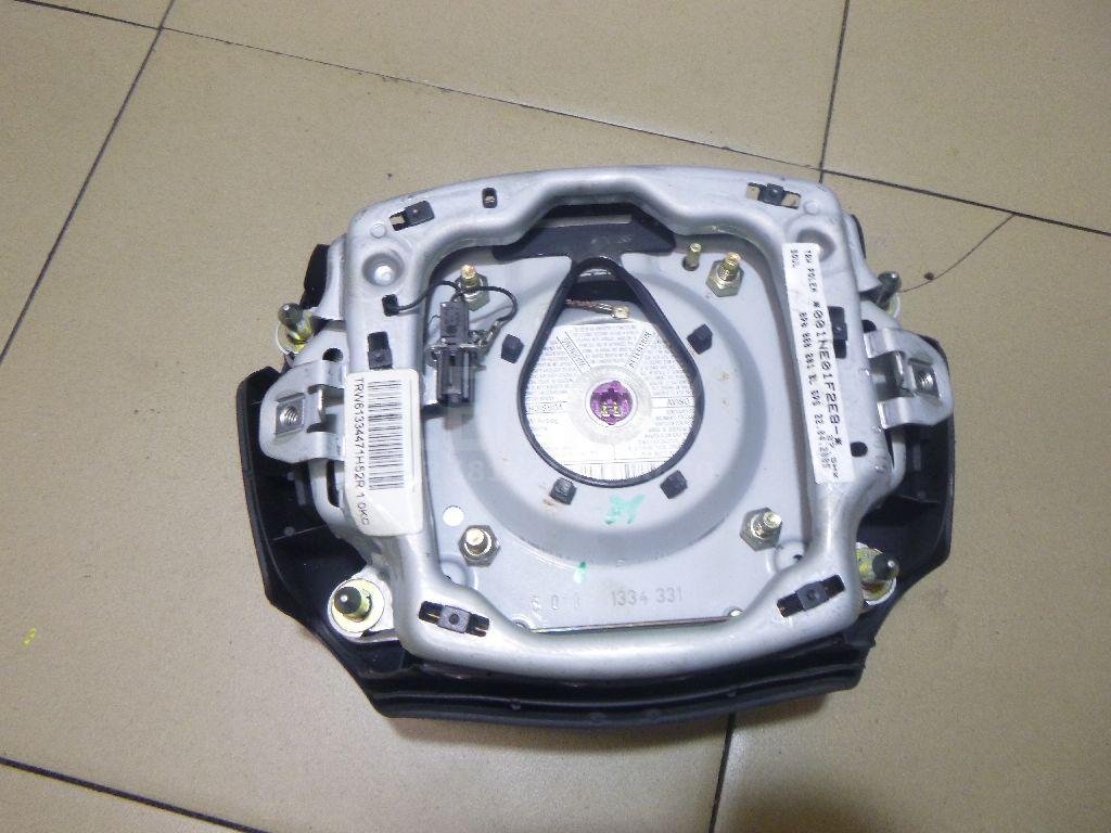 Подушка безопасности в рулевое колесо