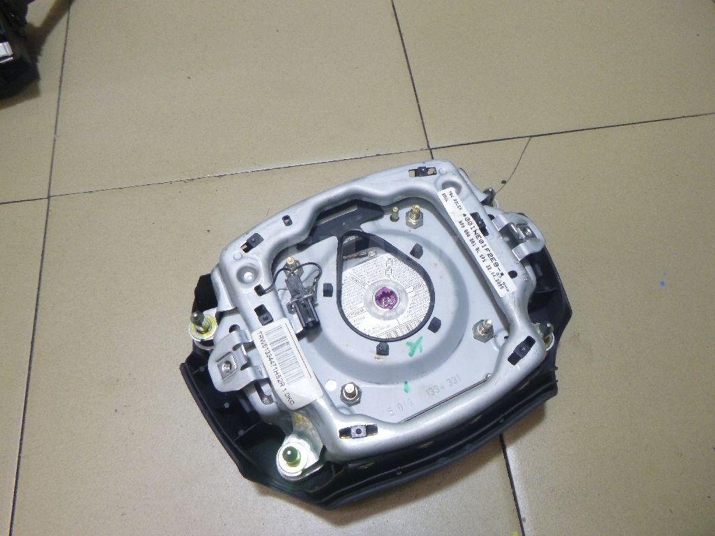 Подушка безопасности в рулевое колесо