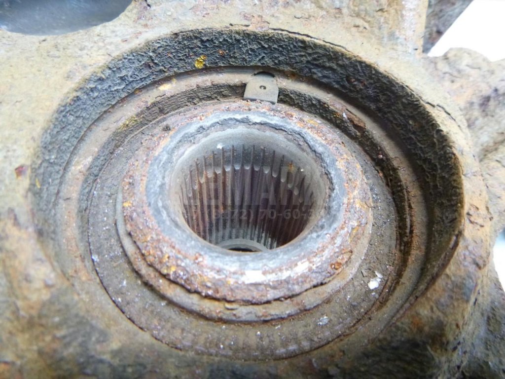 Кулак поворотный передний левый