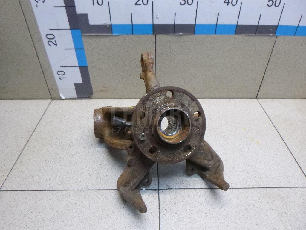 Кулак поворотный передний левый