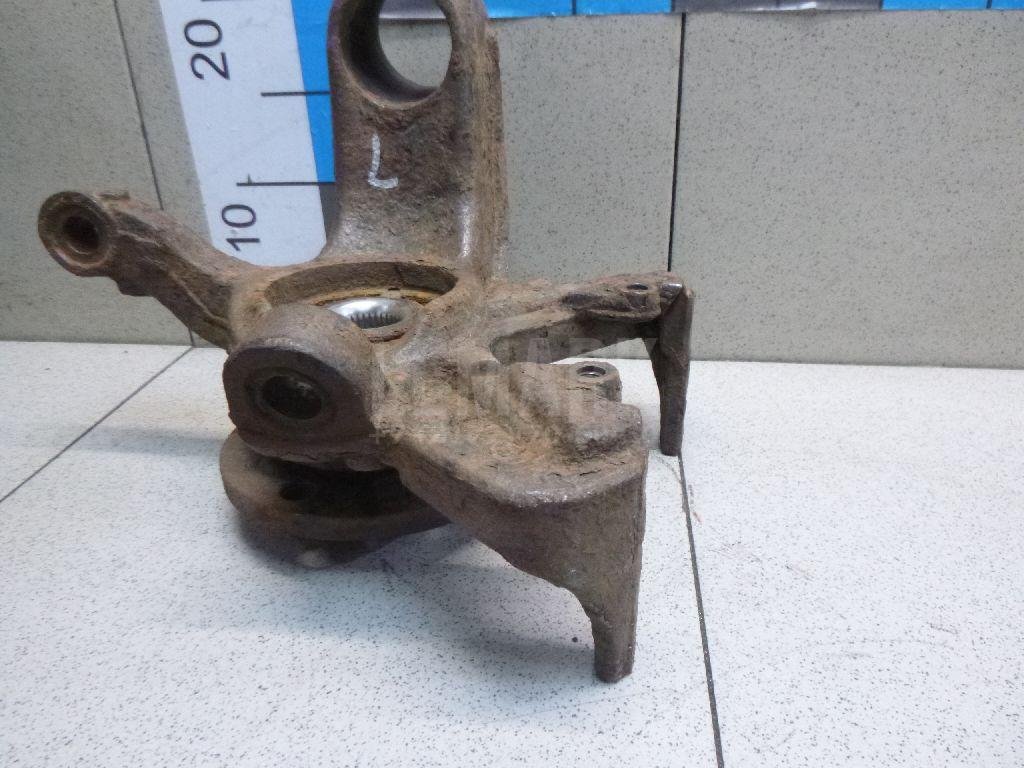 Кулак поворотный передний левый